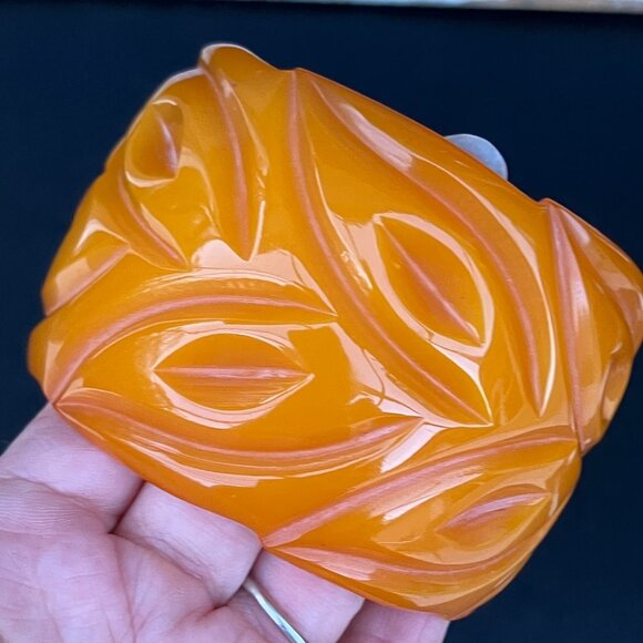 Marion Godart Paris Tangerine Wide Floral Carved Acrylic Bangle Bracelet - Picture 11 of 11